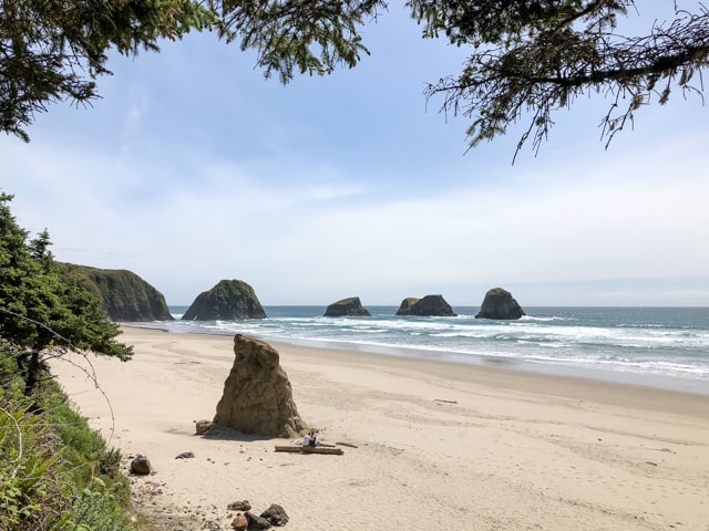 crescent_beach_sea_stacks