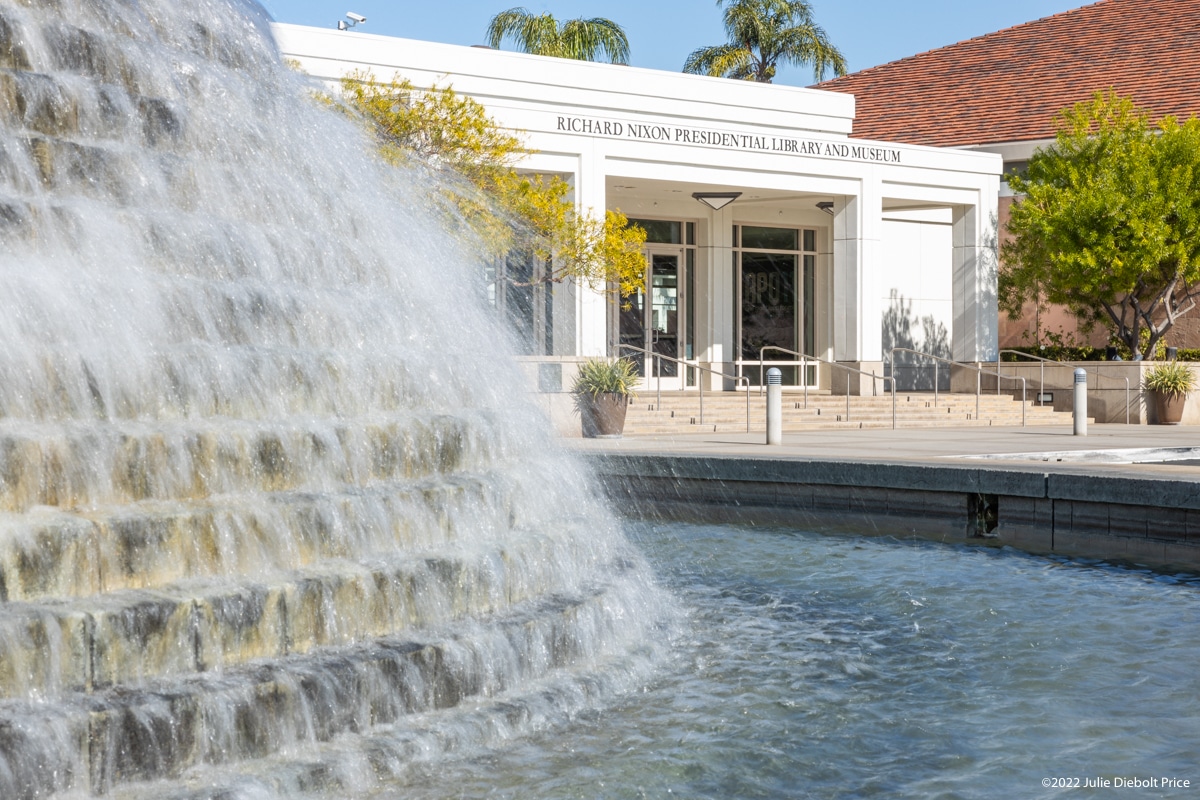 Nixon Library and Museum fountain