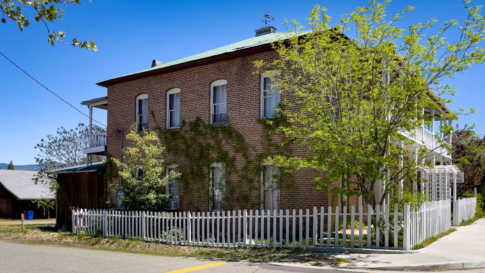 Historic Collier Hotel is a former rooming house in Etna, California