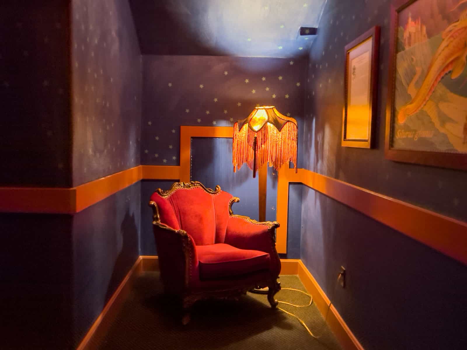 Alcove with stars and a red chair