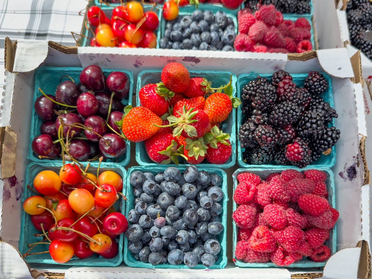 Fresh fruit in baskets at the Farmers' Market