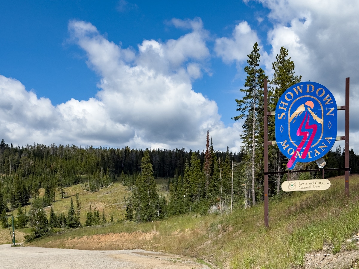 Showdown Montana road sign